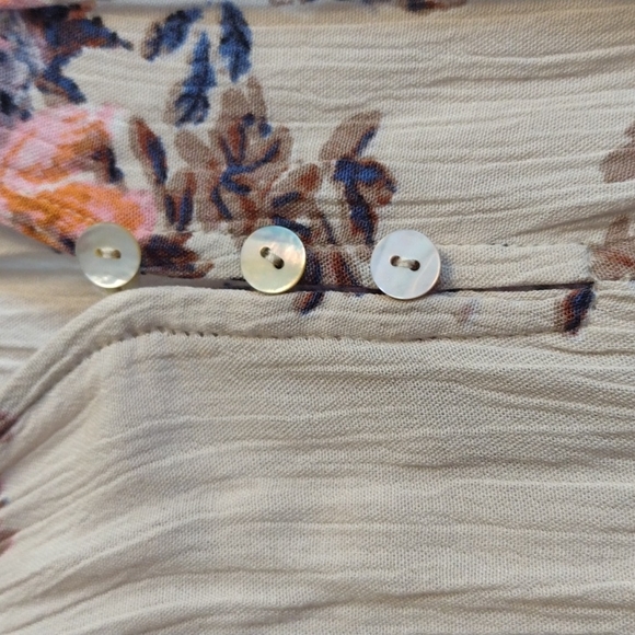 Floral Boutique Dress. Size Large - Picture 2 of 5